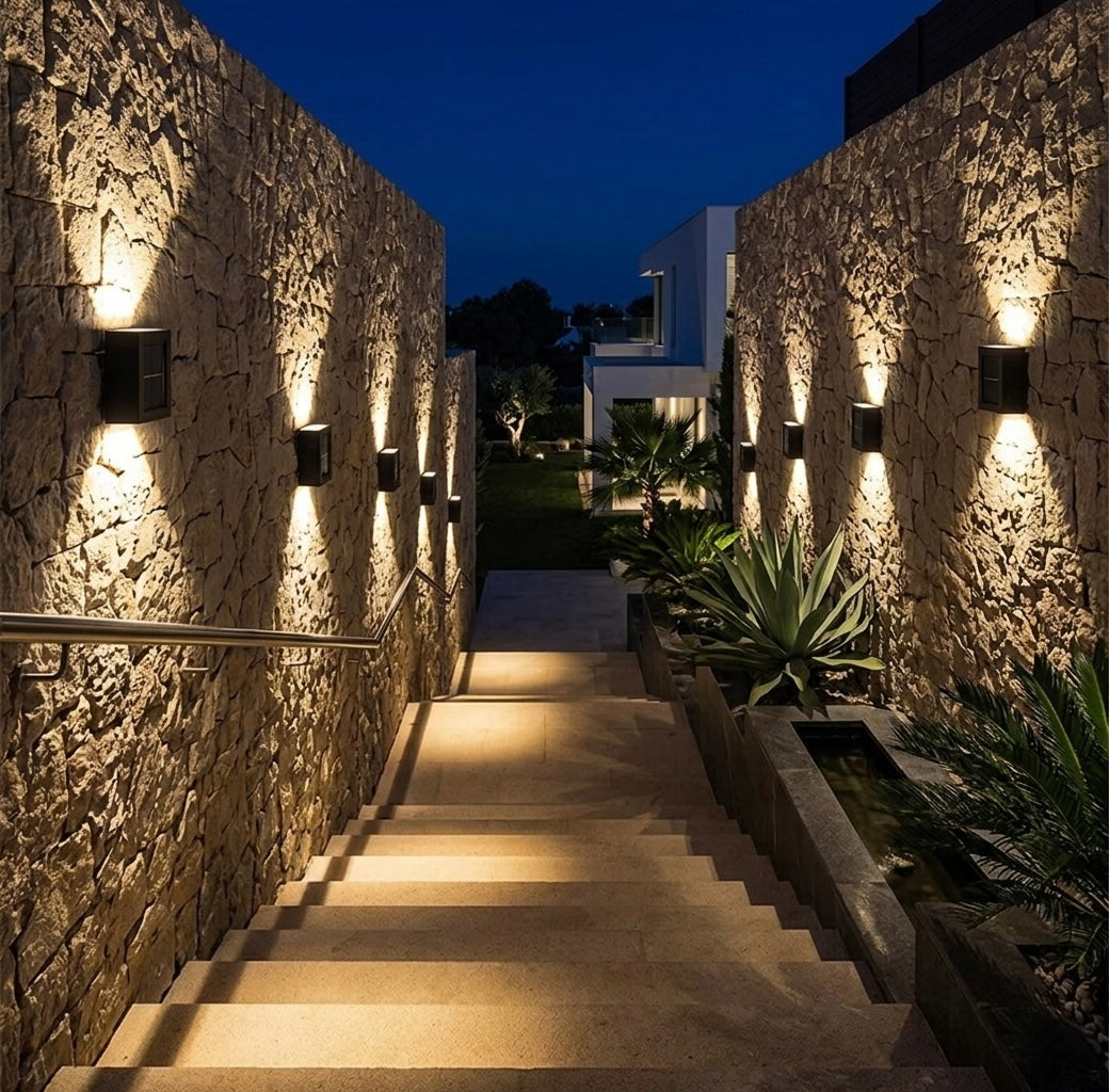 Luvora DualBeam™ Solar Wall Light